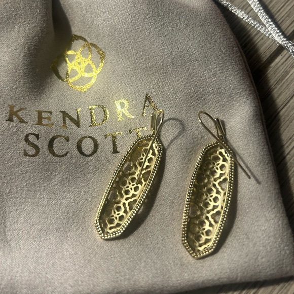 Kendra Scott Earrings in Gold EUC - Picture 3 of 3